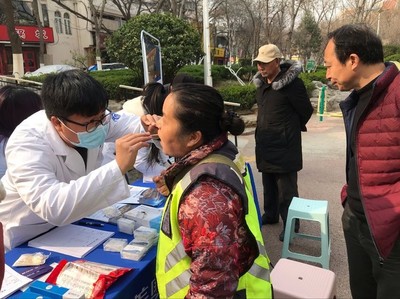 佛山苑社區(qū)舉辦愛(ài)牙護(hù)牙義診活動(dòng)，為居民健康護(hù)航